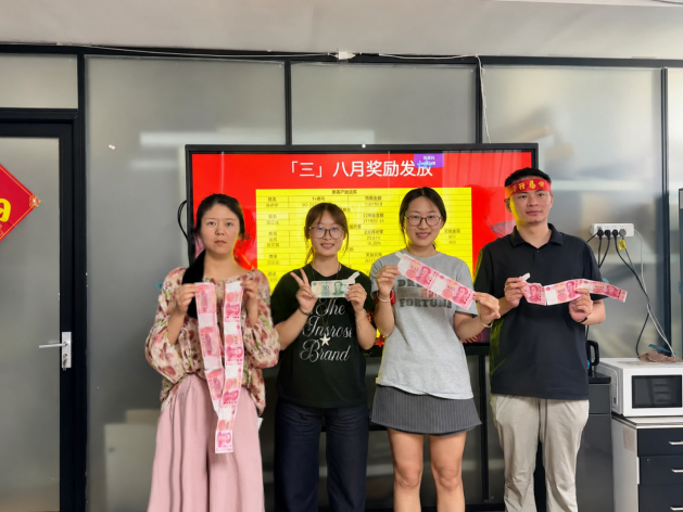 De una red social a dos contenedores de 40 pies: un viaje de cinco meses con nuestro nuevo cliente en Almaty